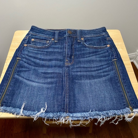 American Eagle Denim Mini Skirt - Picture 2 of 4